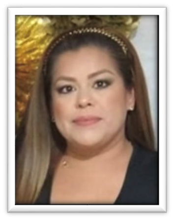 A person with a crownDescription automatically generated
